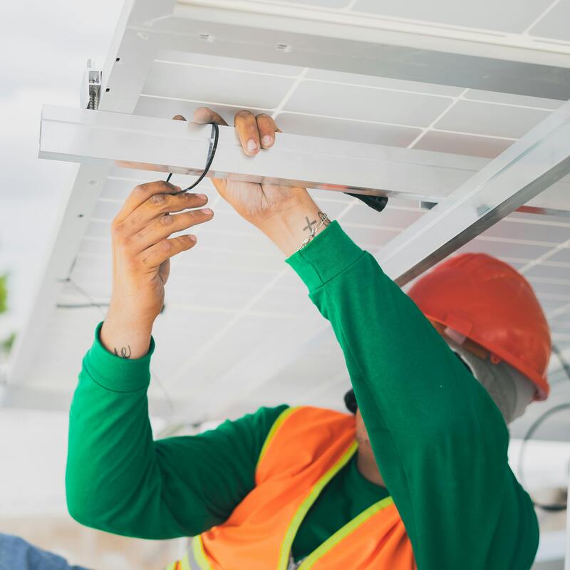 Insatalción y ajuste de paneles solares fotovoltaicos